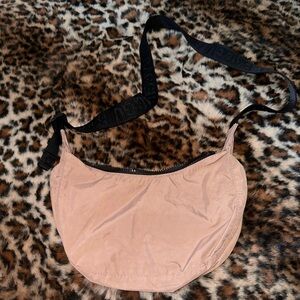 BAGGU Crossbody Bag in Peach and Black